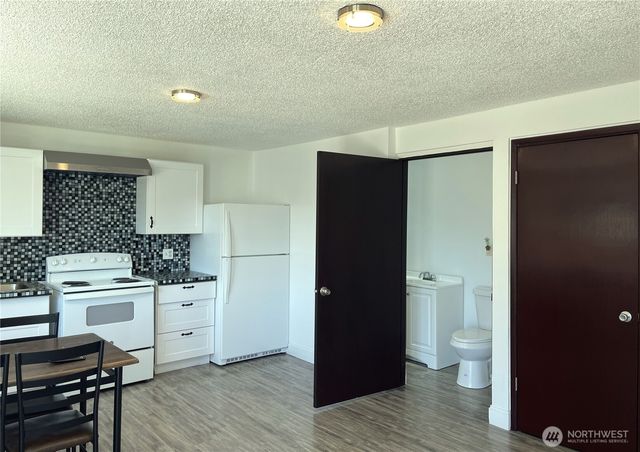 1017 Ballentine Street, Raymond, WA 98577