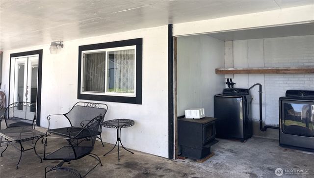 1017 Ballentine Street, Raymond, WA 98577