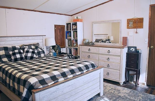 1661 Sassafras Stand Ridge Rd, Linden, TN 37096