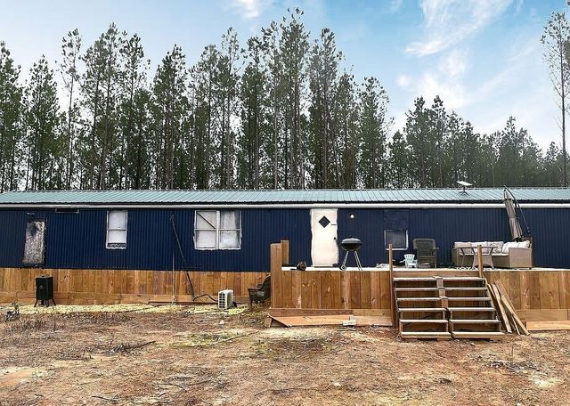 1661 Sassafras Stand Ridge Rd, Linden, TN 37096