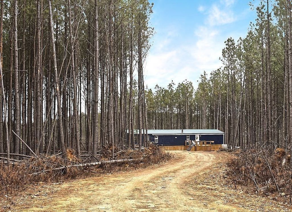 1661 Sassafras Stand Ridge Rd, Linden, TN 37096