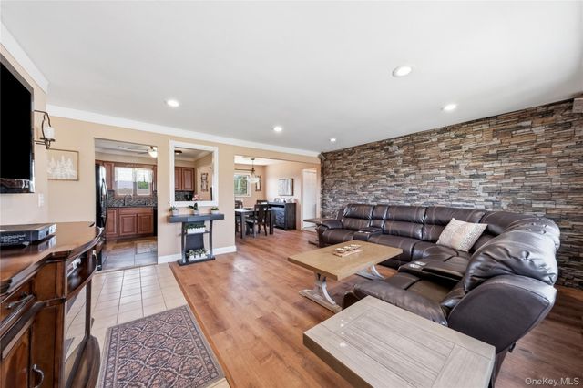 20 Elm Street, Massapequa, NY 11758