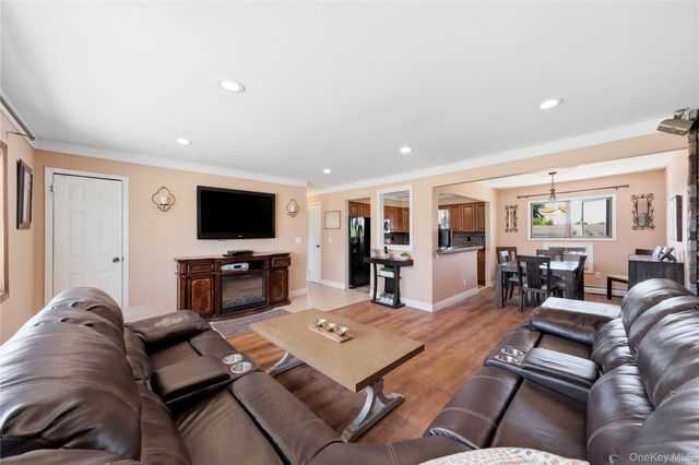 20 Elm Street, Massapequa, NY 11758