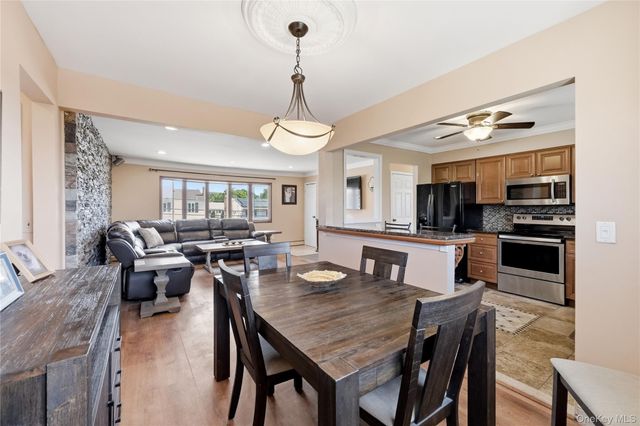 20 Elm Street, Massapequa, NY 11758