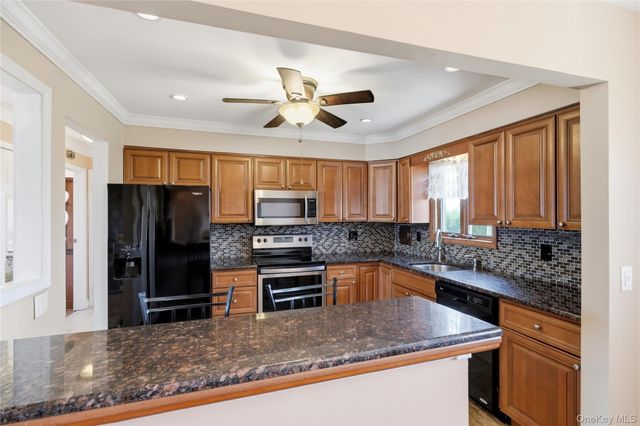 20 Elm Street, Massapequa, NY 11758