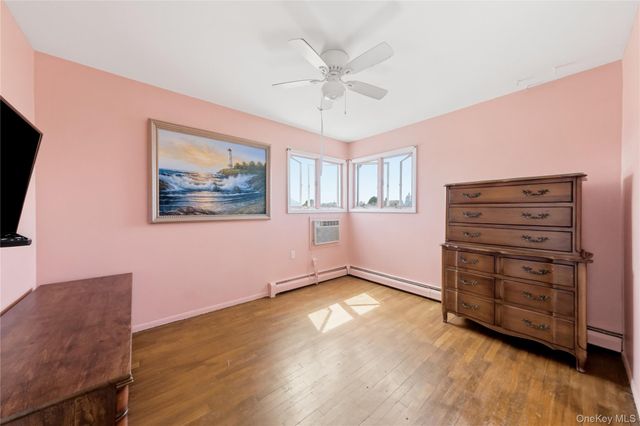 20 Elm Street, Massapequa, NY 11758