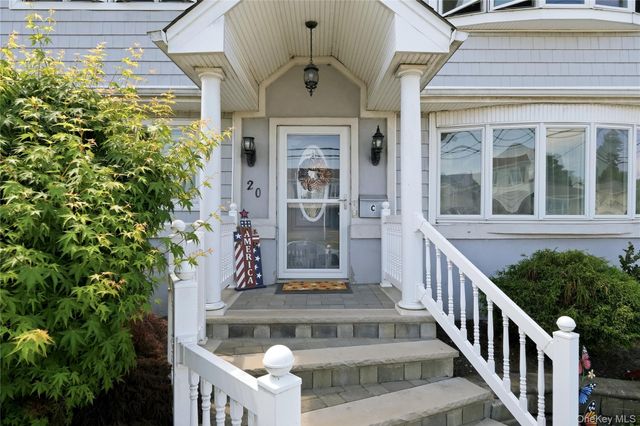 20 Elm Street, Massapequa, NY 11758