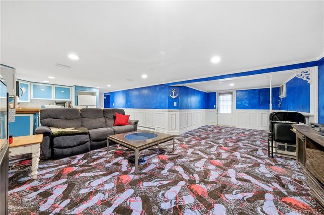 20 Elm Street, Massapequa, NY 11758