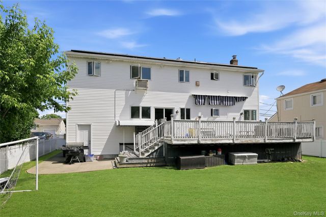 20 Elm Street, Massapequa, NY 11758