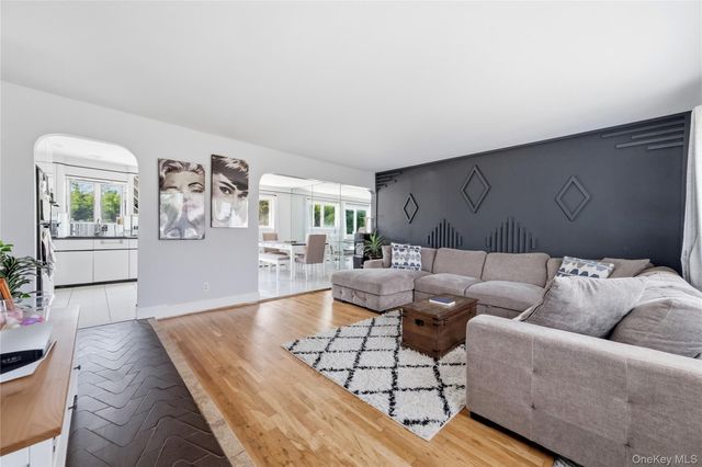 20 Elm Street, Massapequa, NY 11758