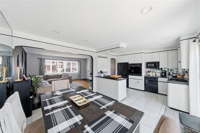 20 Elm Street, Massapequa, NY 11758
