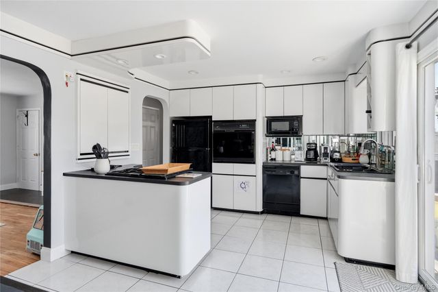 20 Elm Street, Massapequa, NY 11758