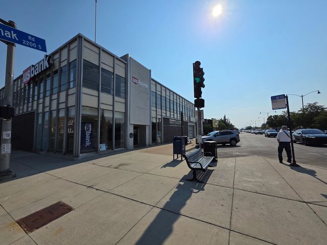 2202 Lambard Avenue 201, Berwyn, IL 60402