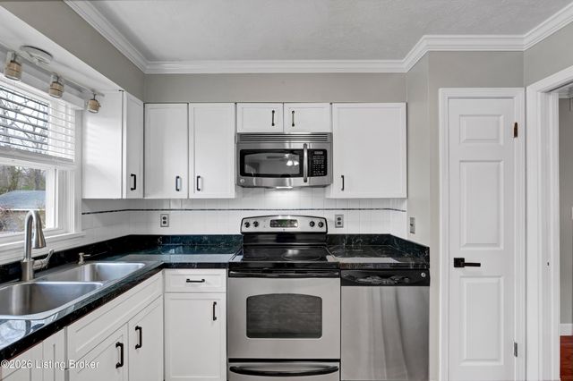 7624 Greenfield Ave, Louisville, KY 40214