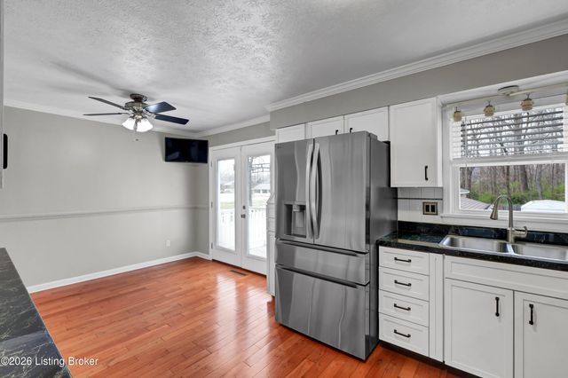 7624 Greenfield Ave, Louisville, KY 40214