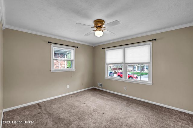 7624 Greenfield Ave, Louisville, KY 40214