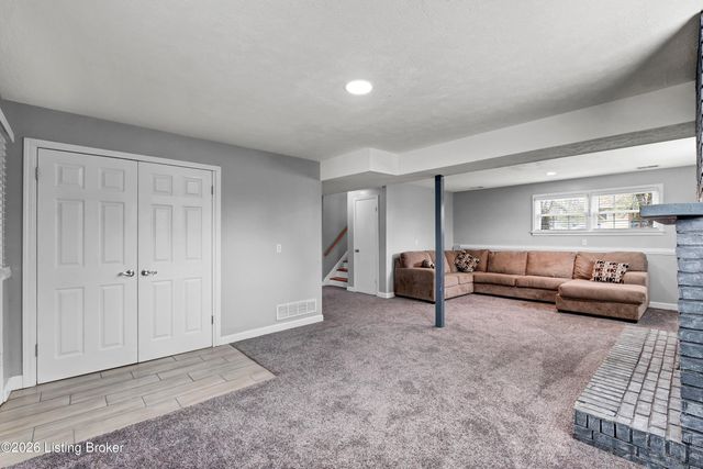 7624 Greenfield Ave, Louisville, KY 40214