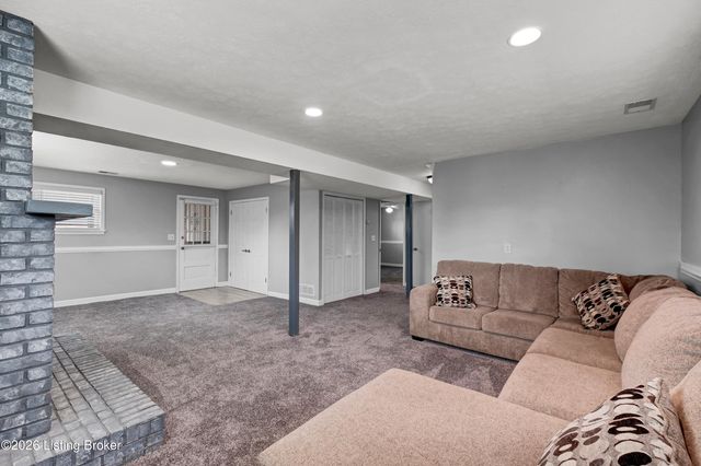 7624 Greenfield Ave, Louisville, KY 40214