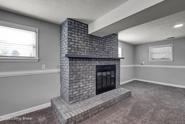 7624 Greenfield Ave, Louisville, KY 40214