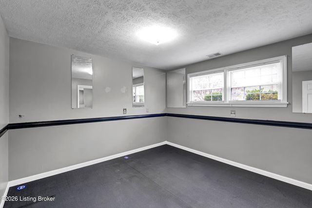 7624 Greenfield Ave, Louisville, KY 40214