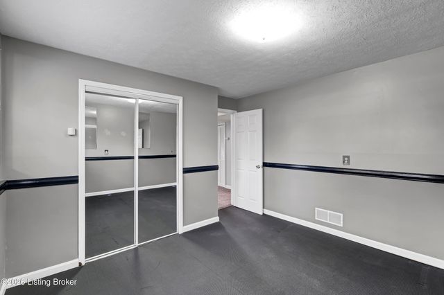 7624 Greenfield Ave, Louisville, KY 40214