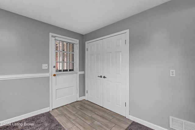 7624 Greenfield Ave, Louisville, KY 40214