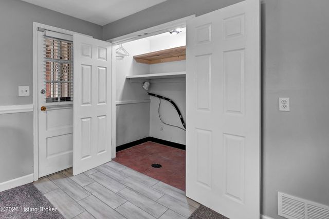 7624 Greenfield Ave, Louisville, KY 40214