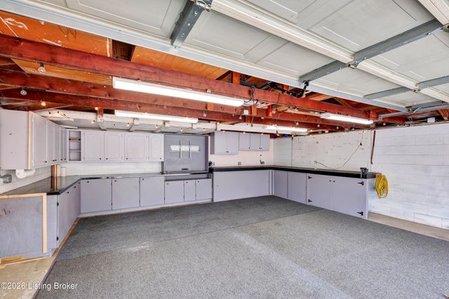 7624 Greenfield Ave, Louisville, KY 40214