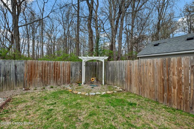 7624 Greenfield Ave, Louisville, KY 40214