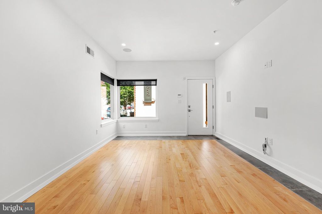 2300 E DAKOTA ST, PHILADELPHIA, PA 19125 — photo 2