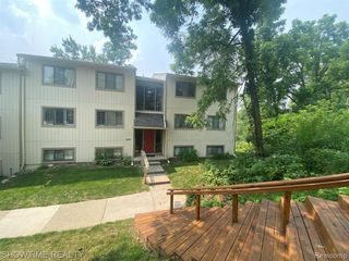 1697 Riverside Drive 18, Rochester Hills, MI 48309