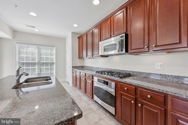 2213 OBERLIN DR, Woodbridge, VA 22191