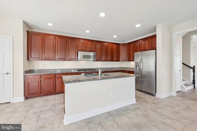 2213 OBERLIN DR, Woodbridge, VA 22191