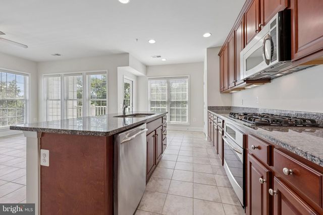 2213 OBERLIN DR, Woodbridge, VA 22191