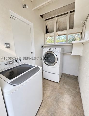 1022 SW 12th St B, Miami, FL 33129