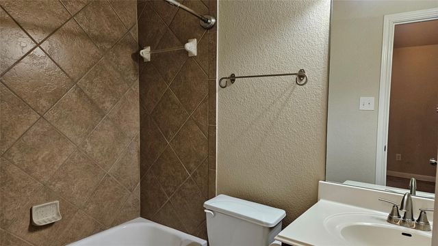 20805 Prestwick DR, Hutto, TX 78634