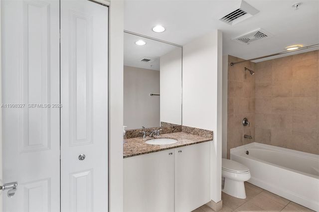 610 W Las Olas Blvd 1121N, Fort Lauderdale, FL 33312