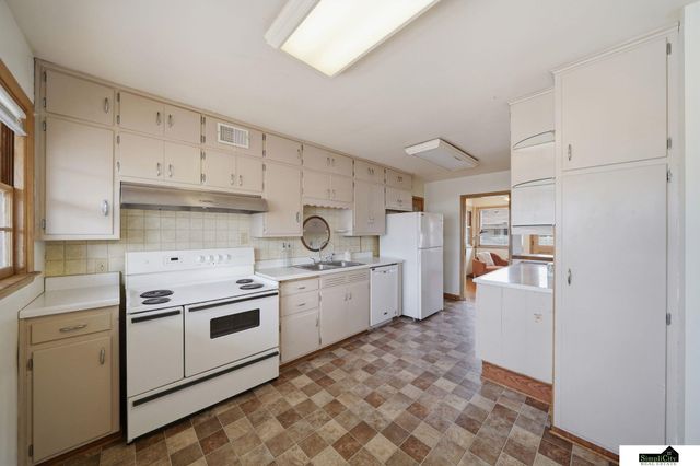 624 S 56 Street, Lincoln, NE 68510