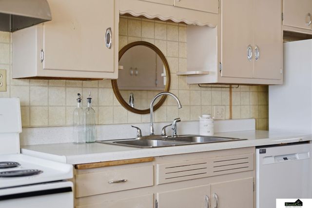 624 S 56 Street, Lincoln, NE 68510