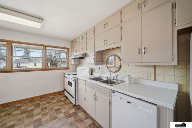 624 S 56 Street, Lincoln, NE 68510