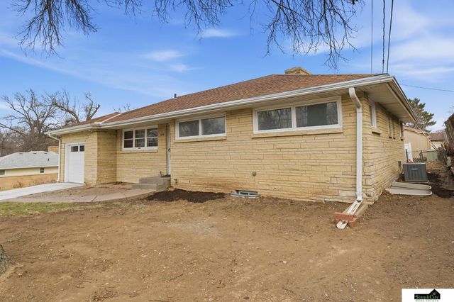 624 S 56 Street, Lincoln, NE 68510