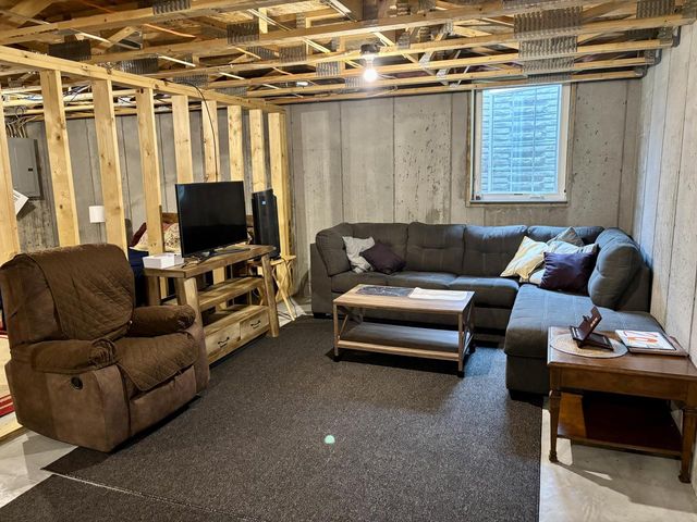 1327 S Wilson AVENUE, Hartford, WI 53027