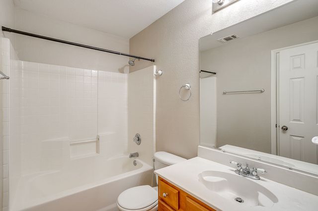 304 Limestone Drive, Alvarado, TX 76009