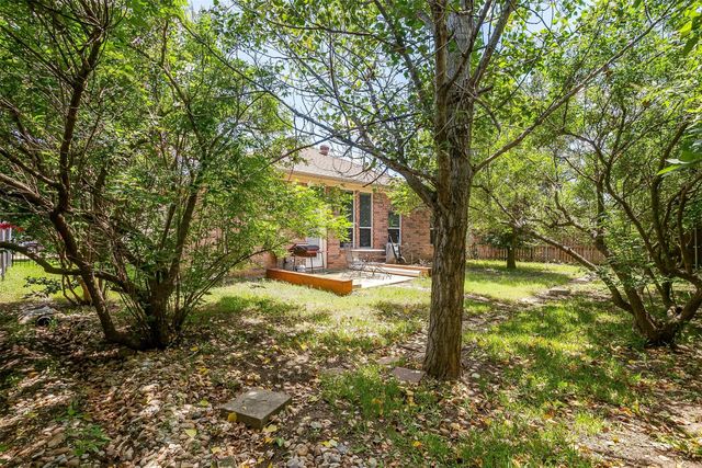 304 Limestone Drive, Alvarado, TX 76009