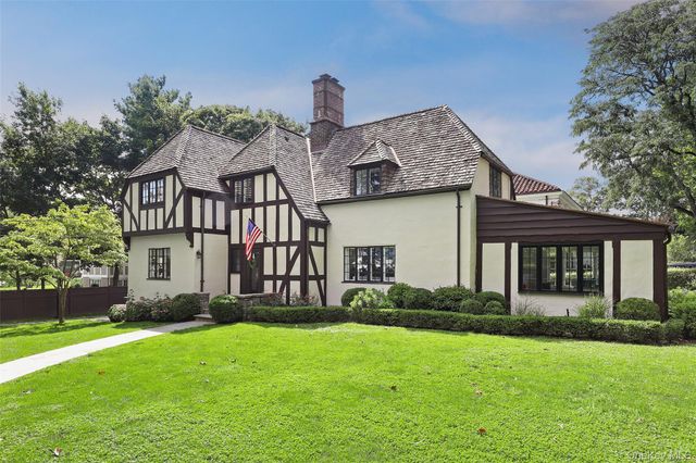 30 Locust Lane, Bronxville, NY 10708