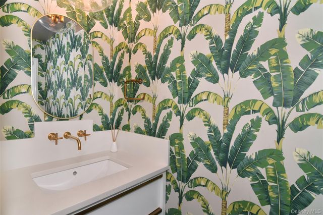 30 Locust Lane, Bronxville, NY 10708