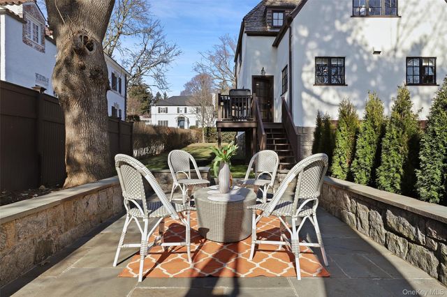 30 Locust Lane, Bronxville, NY 10708