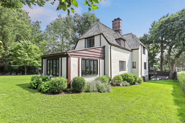 30 Locust Lane, Bronxville, NY 10708
