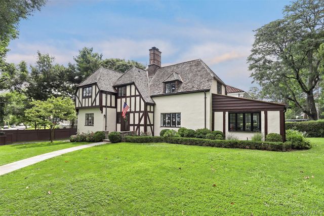 30 Locust Lane, Bronxville, NY 10708