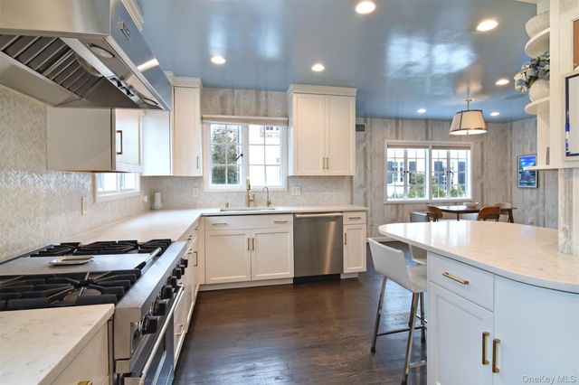 30 Locust Lane, Bronxville, NY 10708